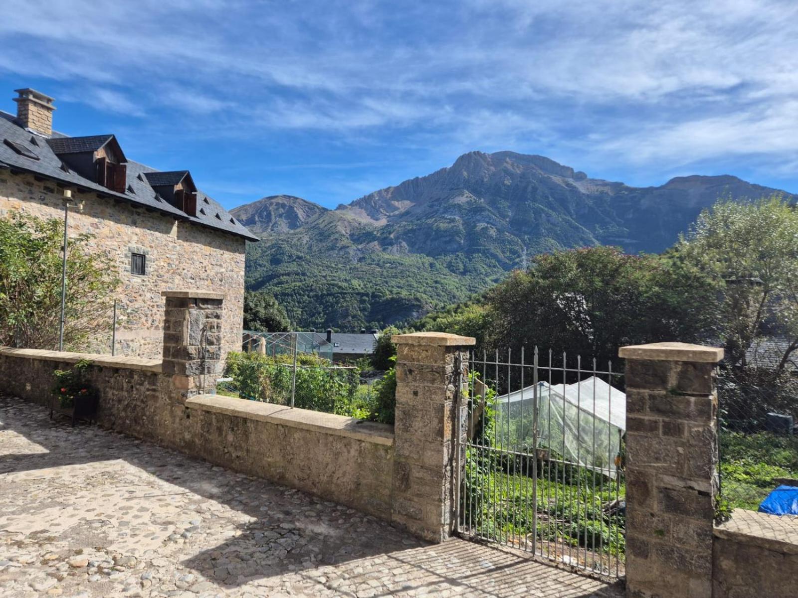 Alojamientos Ruraltena Piedrafita de Jaca Exterior foto