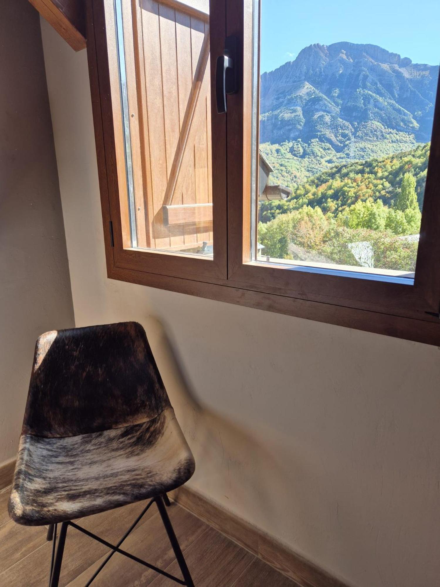 Alojamientos Ruraltena Piedrafita de Jaca Exterior foto
